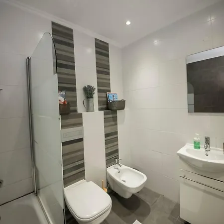 Charming Tejo House, 2 Bedrooms, Cacilhas Center *